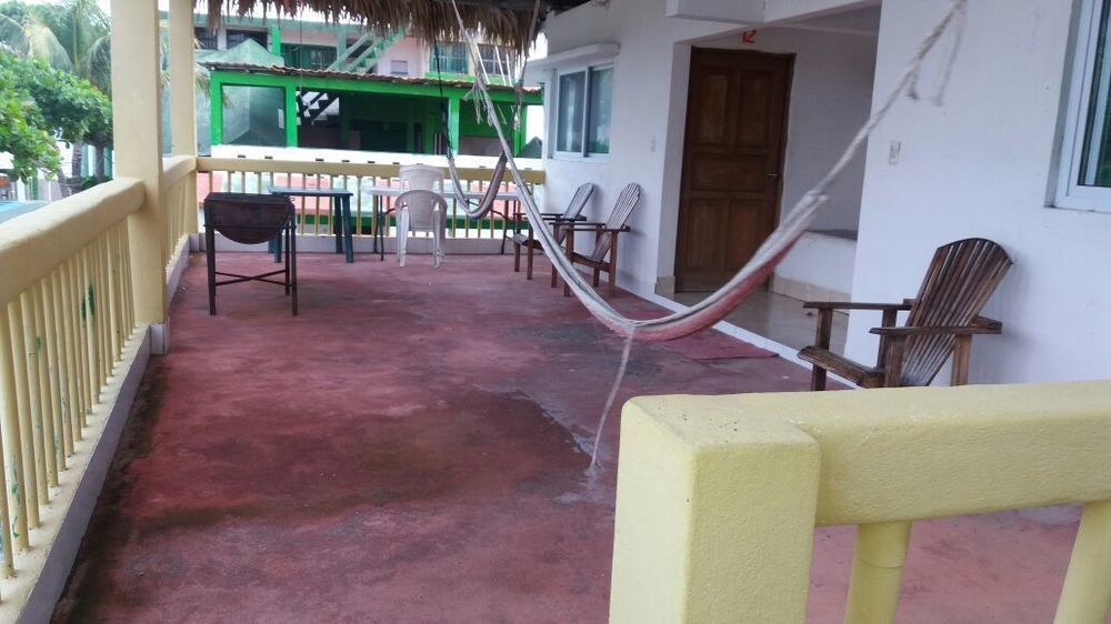 Tortugas Place Hotel Y Bungalos Monterrico Exteriör bild