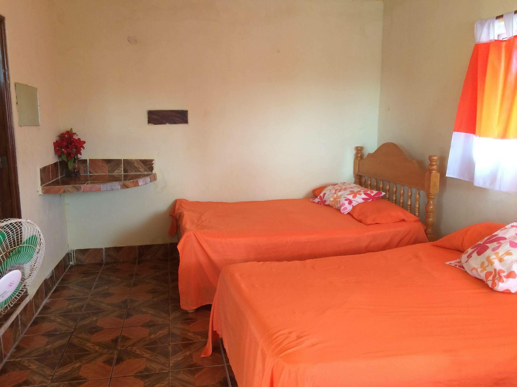 Tortugas Place Hotel Y Bungalos Monterrico Exteriör bild