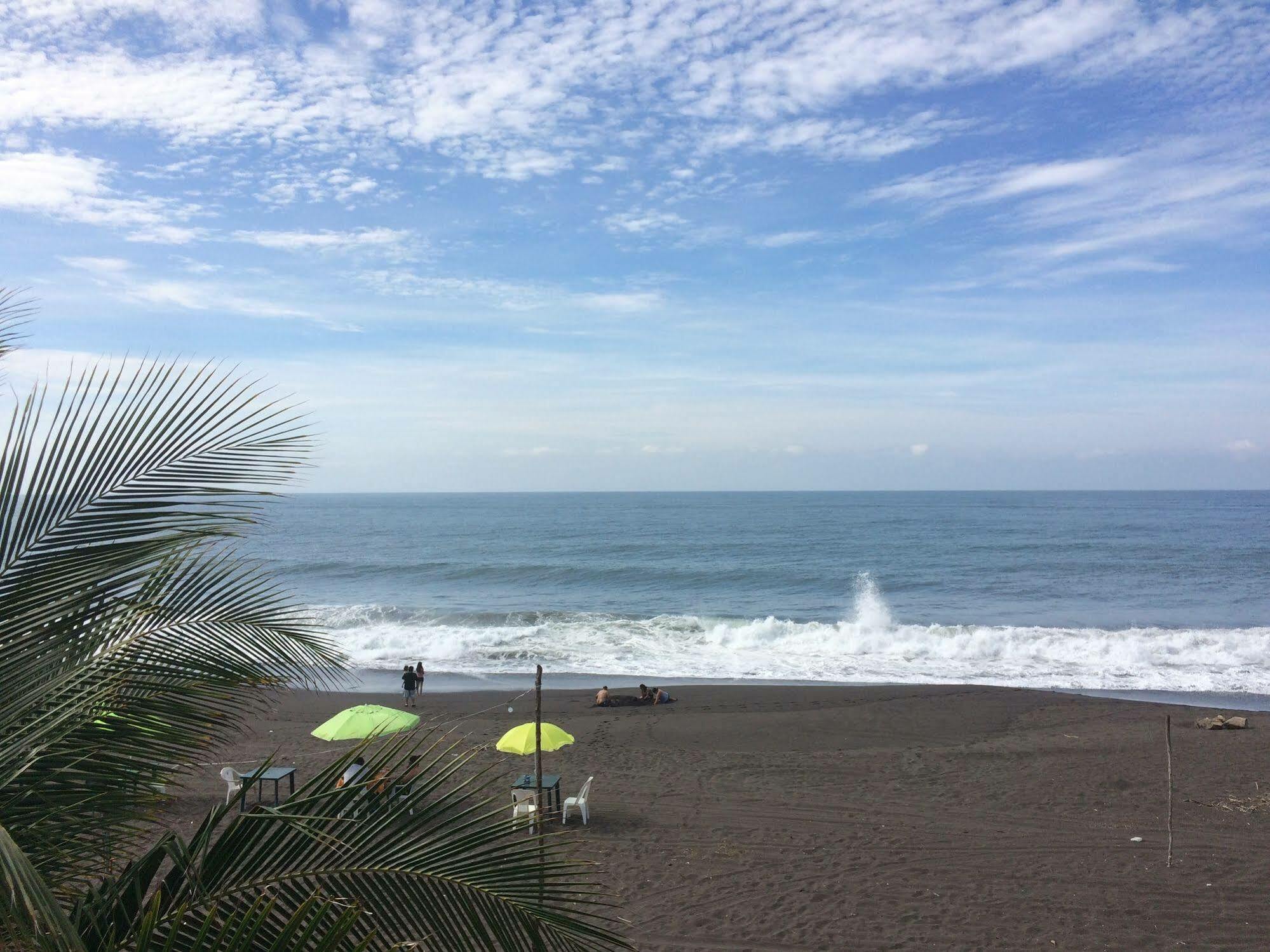 Tortugas Place Hotel Y Bungalos Monterrico Exteriör bild